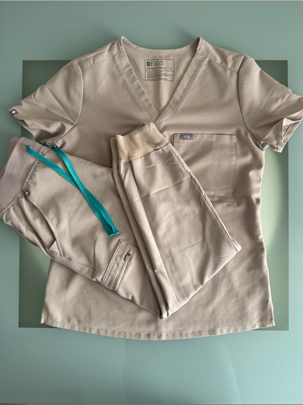 FIGS Women's Jogger Scrub Set in Boulder